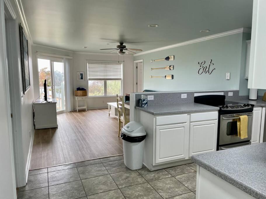 3 Bedroom Condo, Ocean Views & Short Walk To Beach! Oak Island Εξωτερικό φωτογραφία
