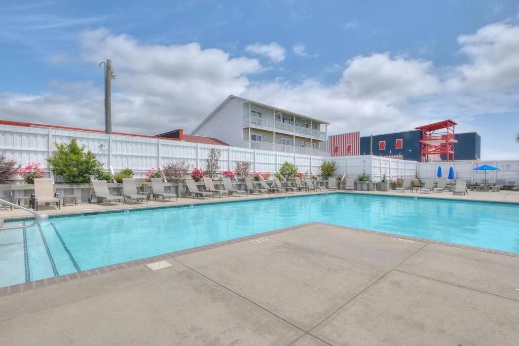 3 Bedroom Condo, Ocean Views & Short Walk To Beach! Oak Island Εξωτερικό φωτογραφία